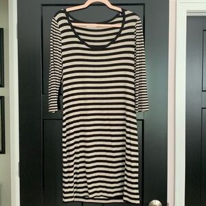 Calvin Klein Tan/Black Striped V-Neck 3/4 Sleeves  T-Shirt Dress. Size 6